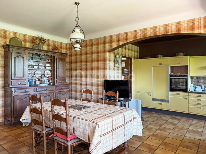 Maison - 241 m² - 8 pièces