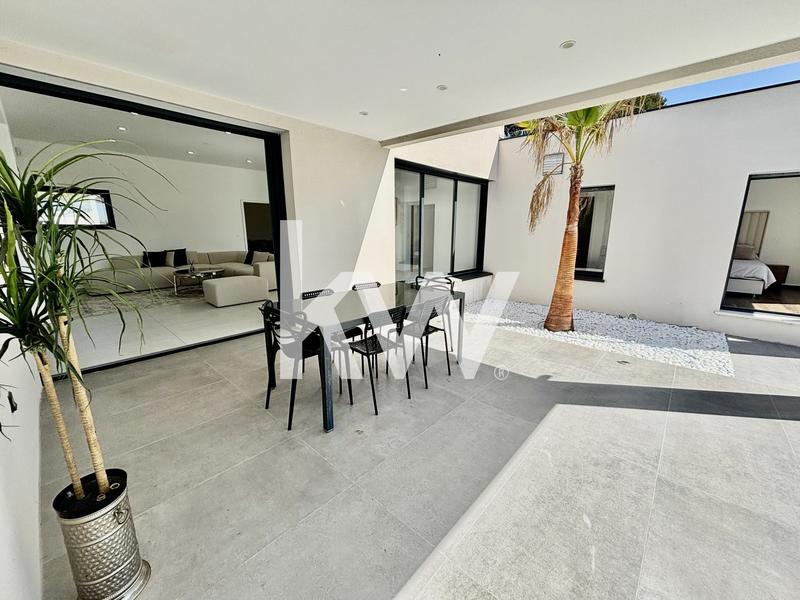 Maison - 230 m² - 8 pièces