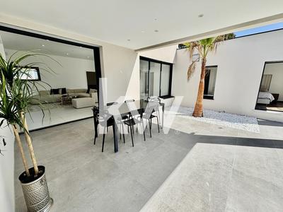 Maison - 230 m² - 8 pièces