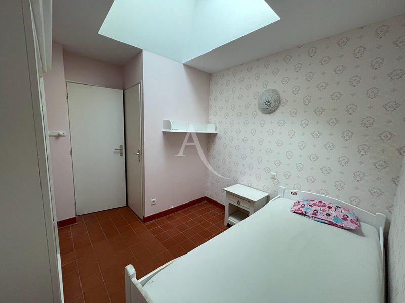 Maison - 220 m² - 12 pièces