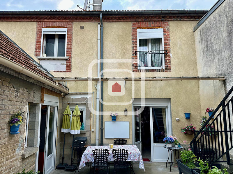 Maison - 218 m² - 10 pièces