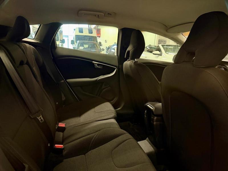 Volvo V40 2.0 T2 122ch