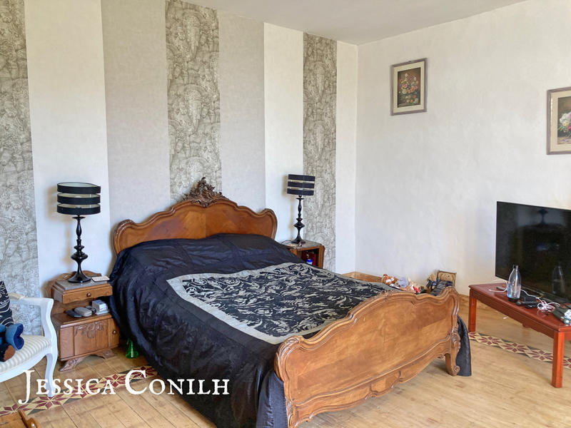 Maison - 234 m² - 7 pièces