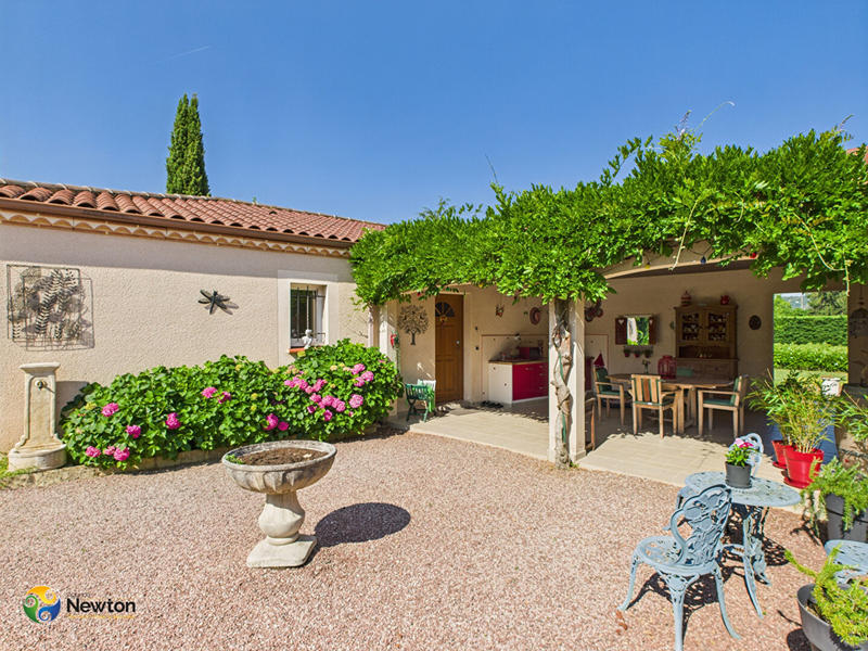 Maison - 260 m² - 9 pièces