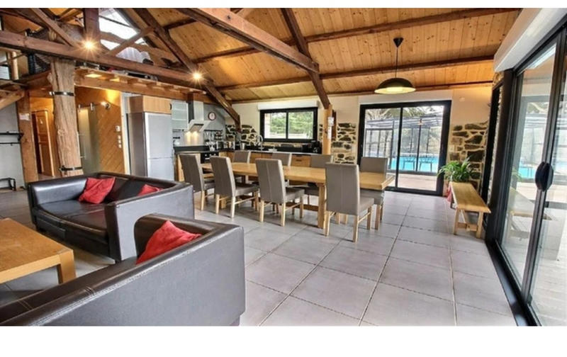 Maison - 212 m² - 12 pièces