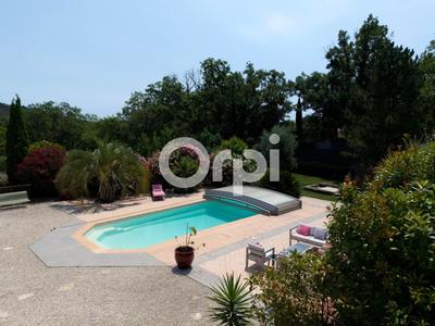 Maison - 250 m² - 5 pièces