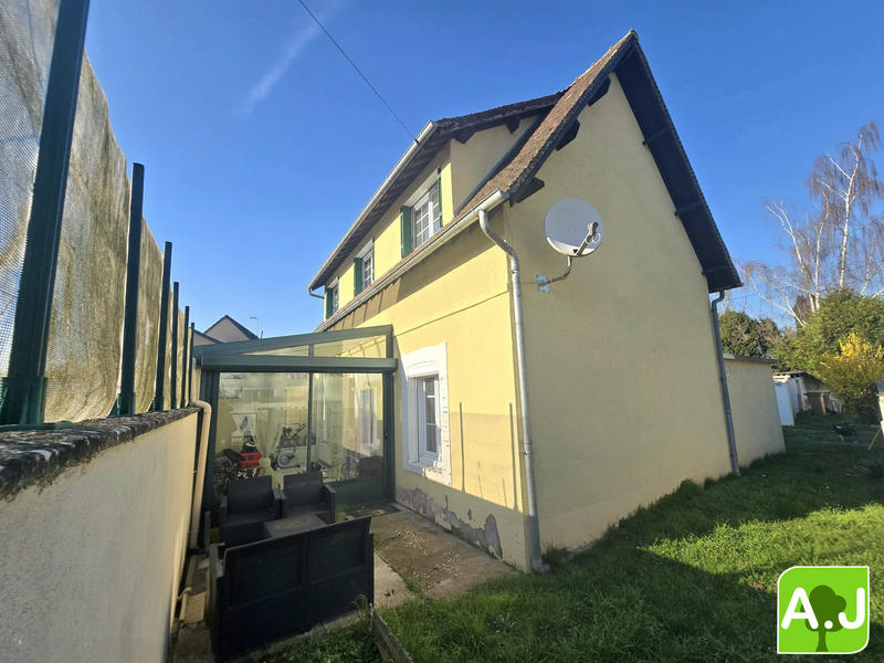 Maison - 104 m² - 4 pièces