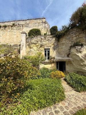 Maison - 310 m² - 12 pièces