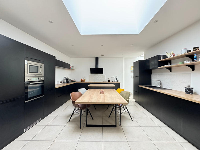 Maison - 308 m² - 9 pièces