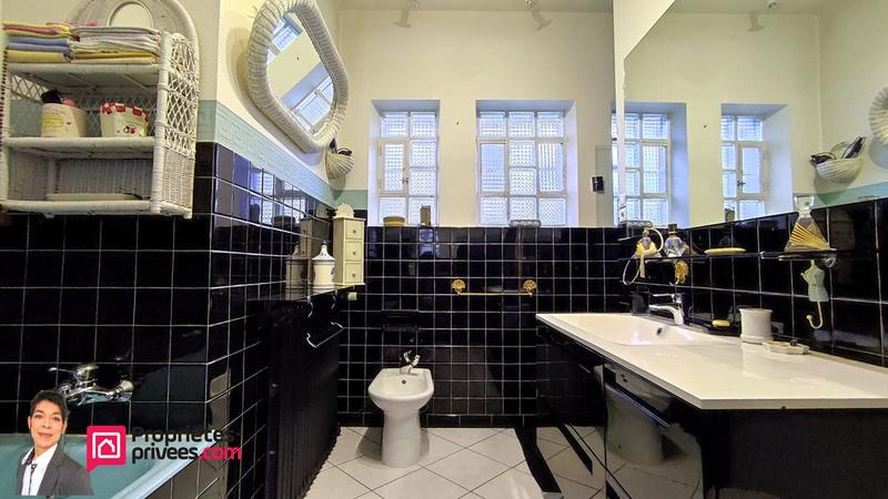 Maison - 218 m² - 8 pièces