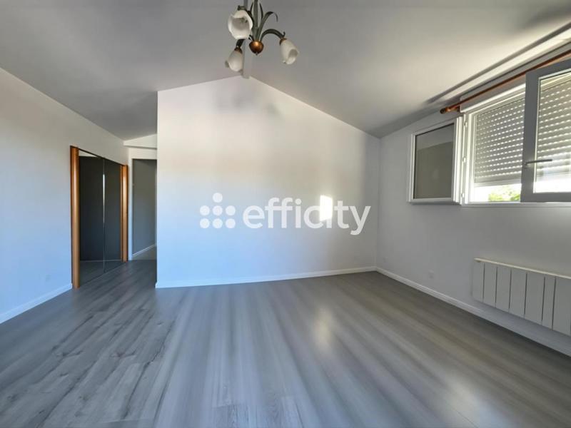 Maison - 192 m² - 5 pièces