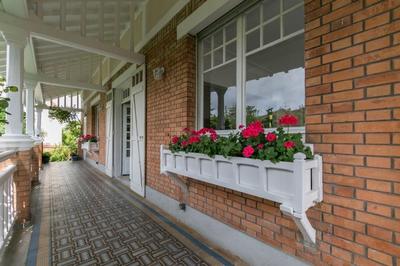 Propriété - 200 m² - 8 pièces