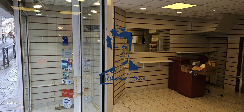 Local d'activités - 102 m²