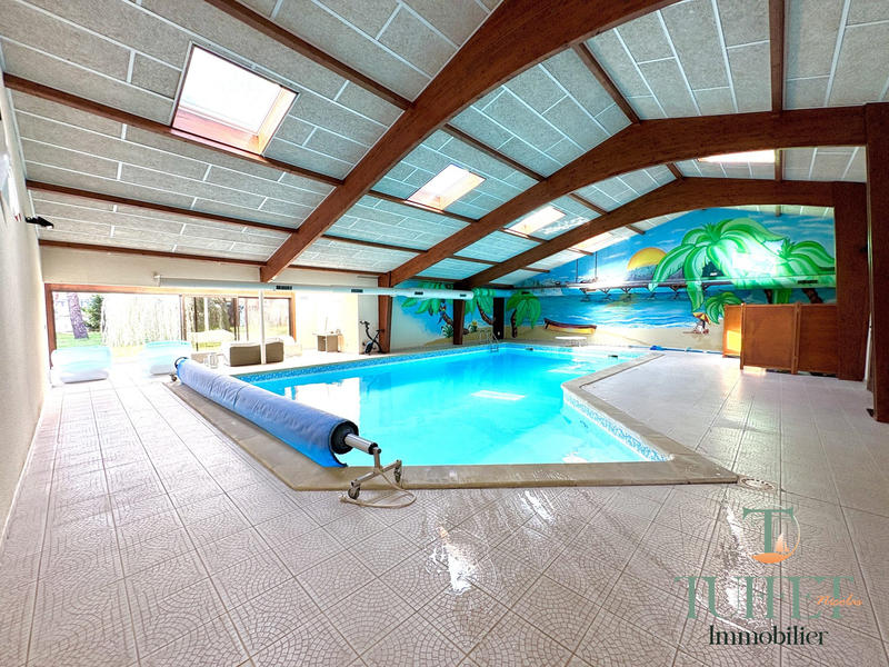 Villa - 256 m² - 9 pièces