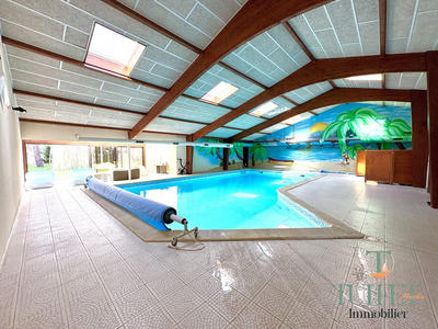 Villa - 256 m² - 9 pièces