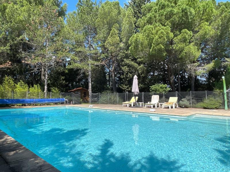 Maison - 250 m² - 7 pièces