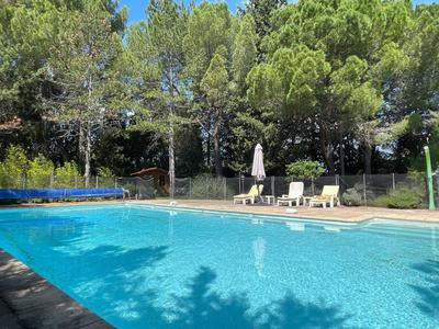 Maison - 250 m² - 7 pièces