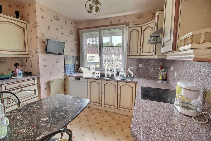 Maison traditionnelle - 90 m² - 4 pièces