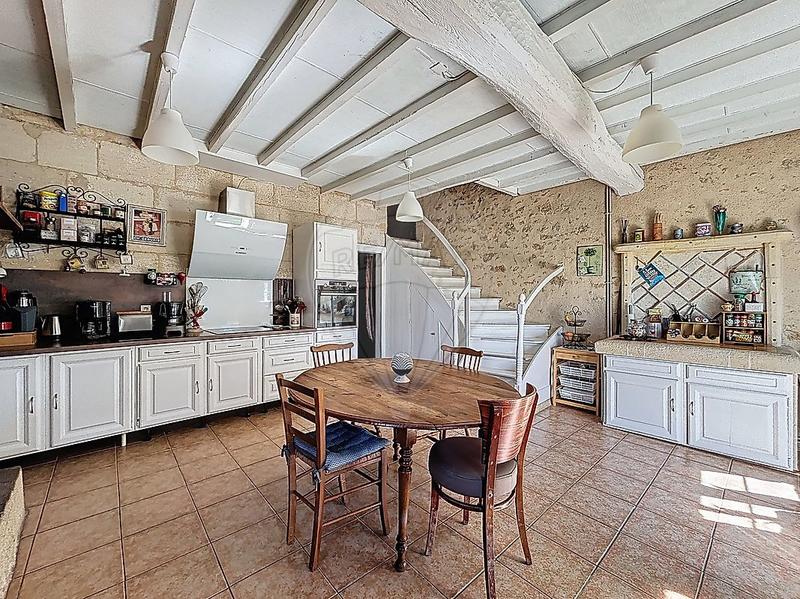 Maison en pierre - 266 m² - 6 pièces