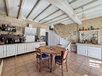 Maison en pierre - 266 m² - 6 pièces