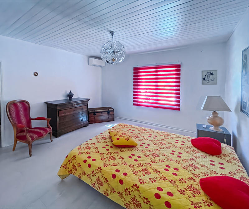 Maison - 250 m² - 6 pièces