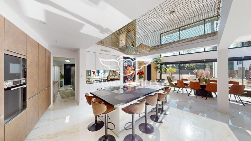 Villa - 207 m² - 5 pièces