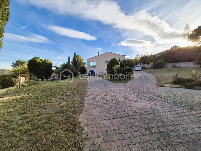 Maison traditionnelle - 235 m² - 8 pièces