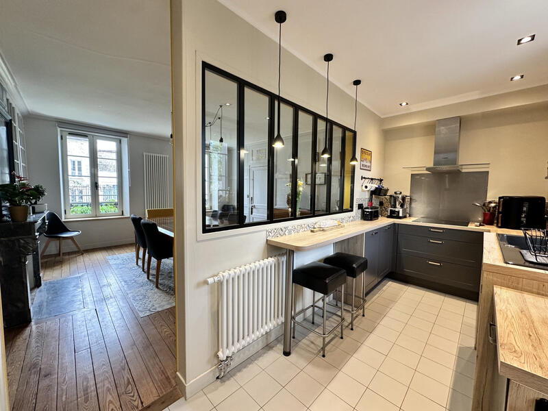 Maison ancienne - 210 m² - 8 pièces