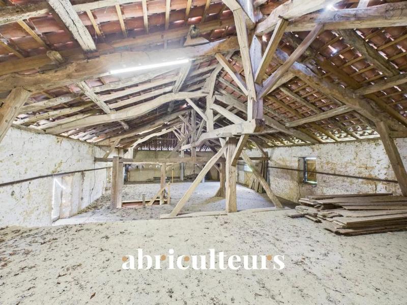 Propriété - 235 m² - 8 pièces