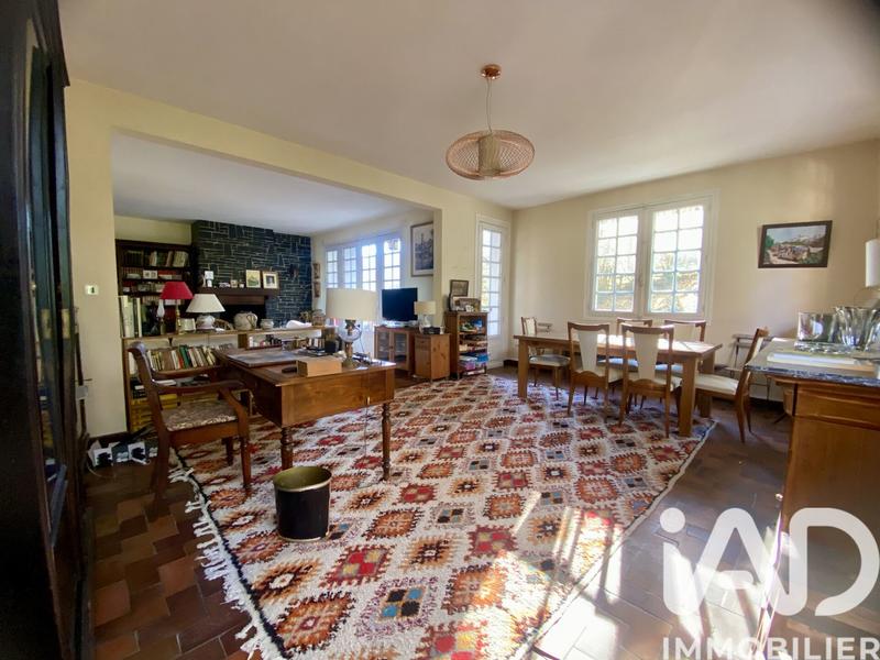 Maison - 275 m² - 10 pièces