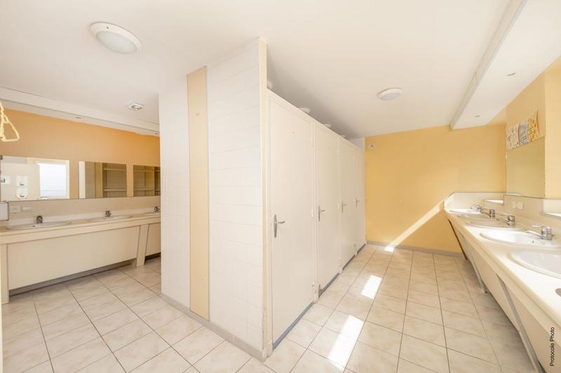 Maison - 3 706 m² - 13 pièces