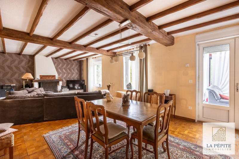 Maison - 275 m² - 7 pièces