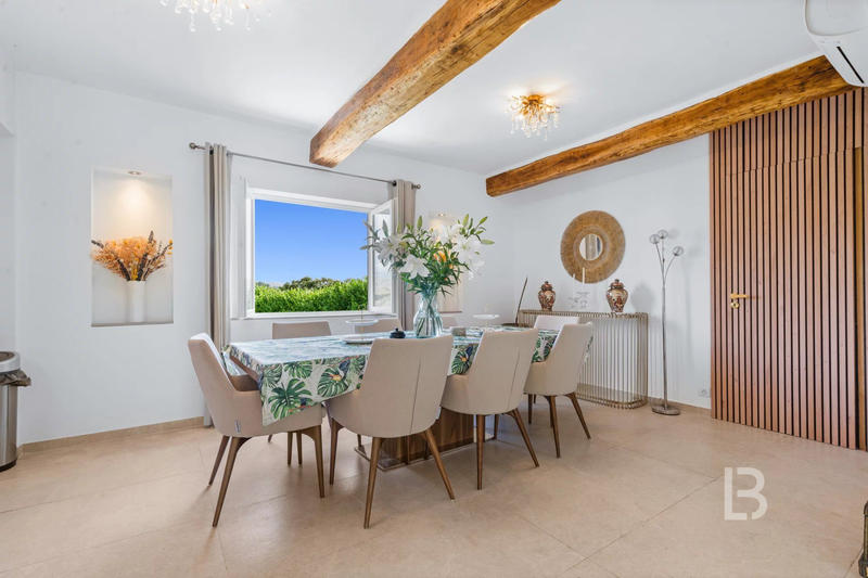 Maison - 315 m² - 8 pièces