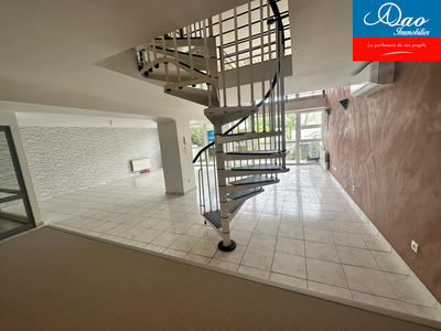 Loft - 176 m² - 5 pièces