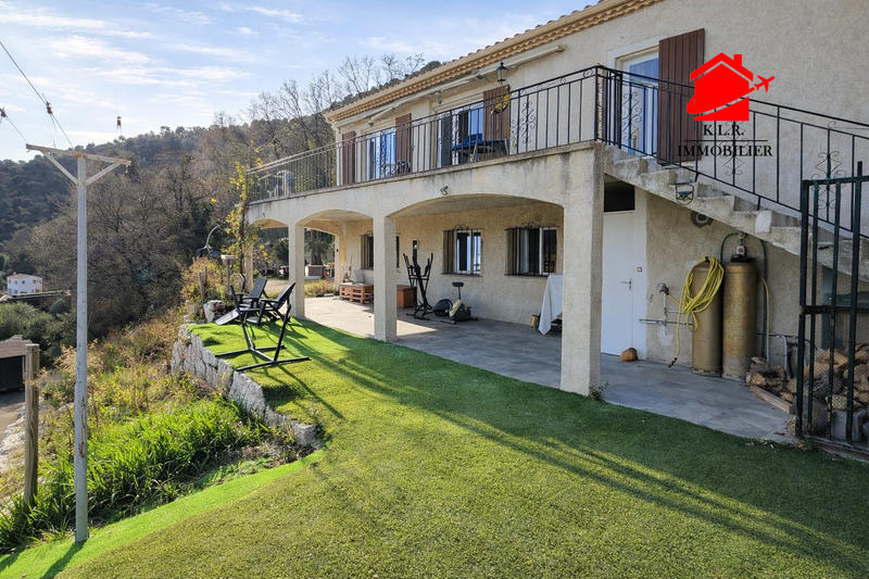 Maison - 201 m² - 8 pièces