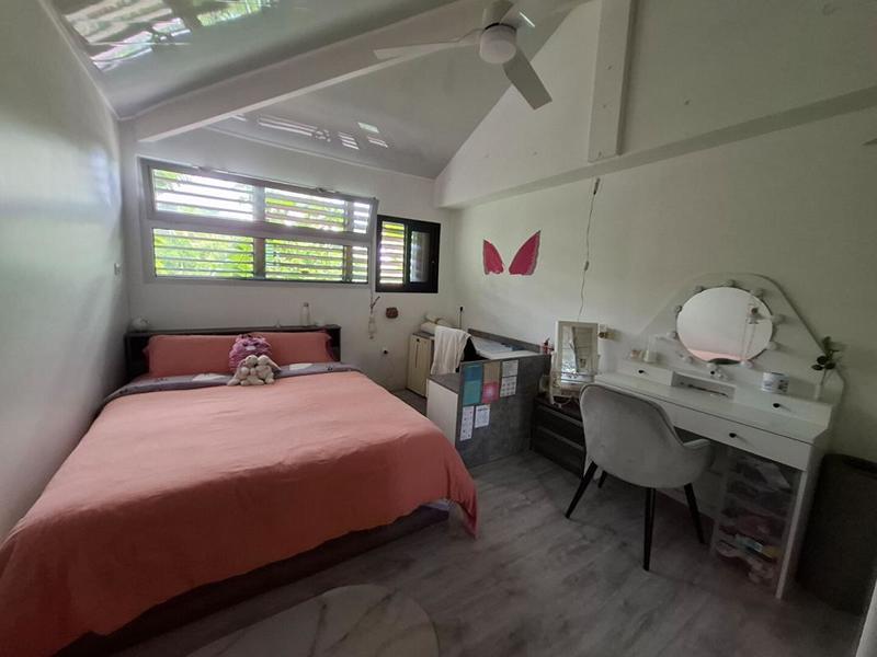 Maison - 239 m² - 11 pièces