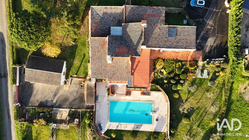 Maison - 330 m² - 8 pièces