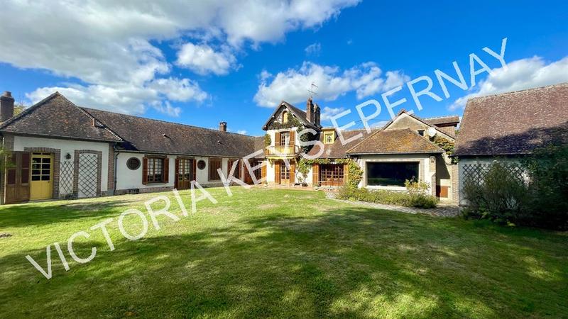 Propriété - 289 m² - 11 pièces