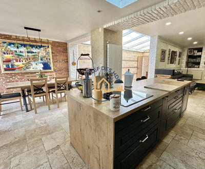 Maison - 208 m² - 6 pièces