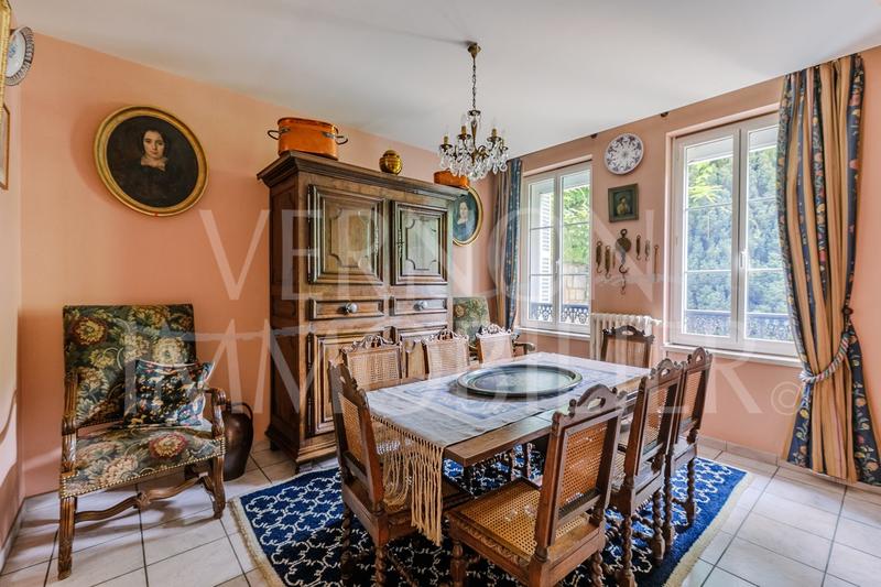 Maison ancienne - 202 m² - 8 pièces