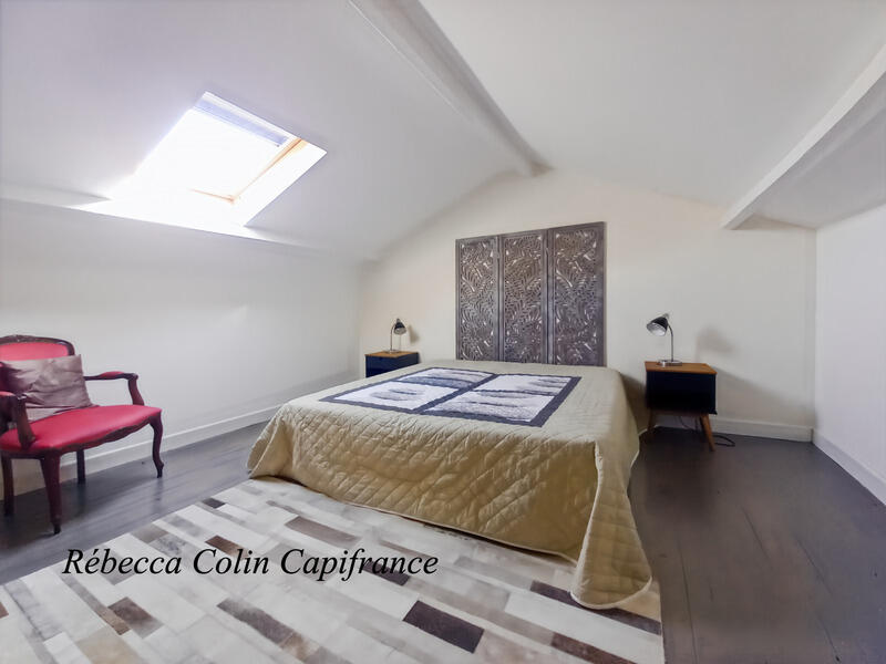 Demeure - 252 m² - 11 pièces