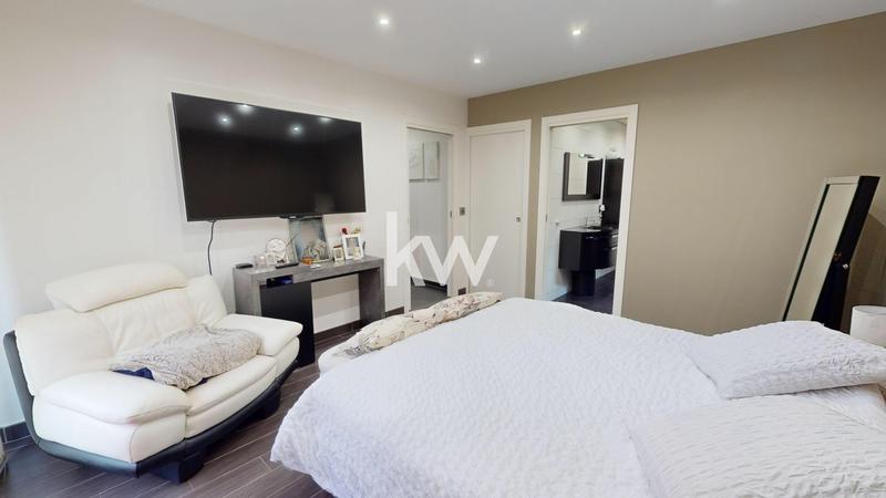 Maison - 309 m² - 10 pièces