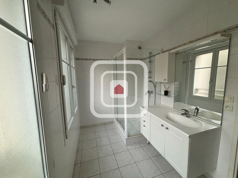 Maison - 201 m² - 7 pièces