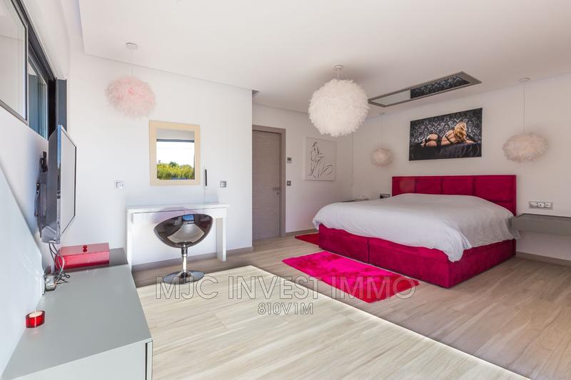 Villa - 257 m² - 10 pièces