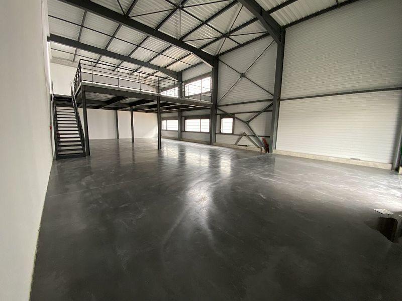 Local commercial - 288 m² - 1 pièce