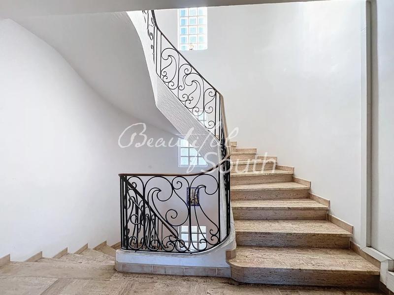 Maison - 278 m² - 8 pièces