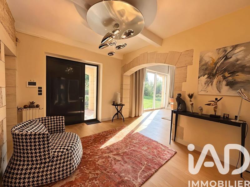 Maison - 217 m² - 8 pièces