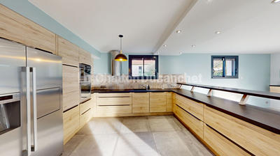 Maison - 245 m² - 9 pièces