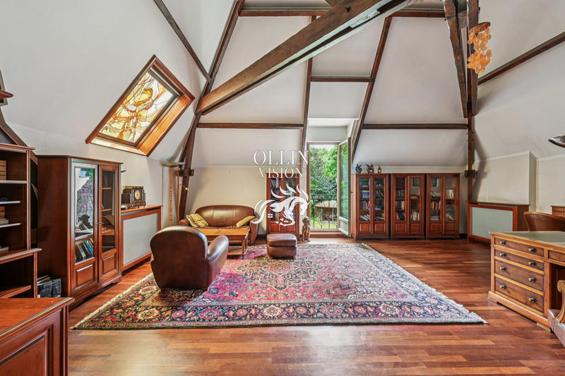 Maison - 365 m² - 12 pièces