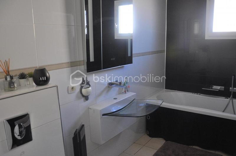 Villa - 145 m² - 6 pièces